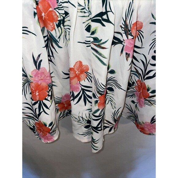 Madden NYC Hot Pants Women’s Size Small White Floral Elastic Waist 24 Inseam 2 - Picture 12 of 12